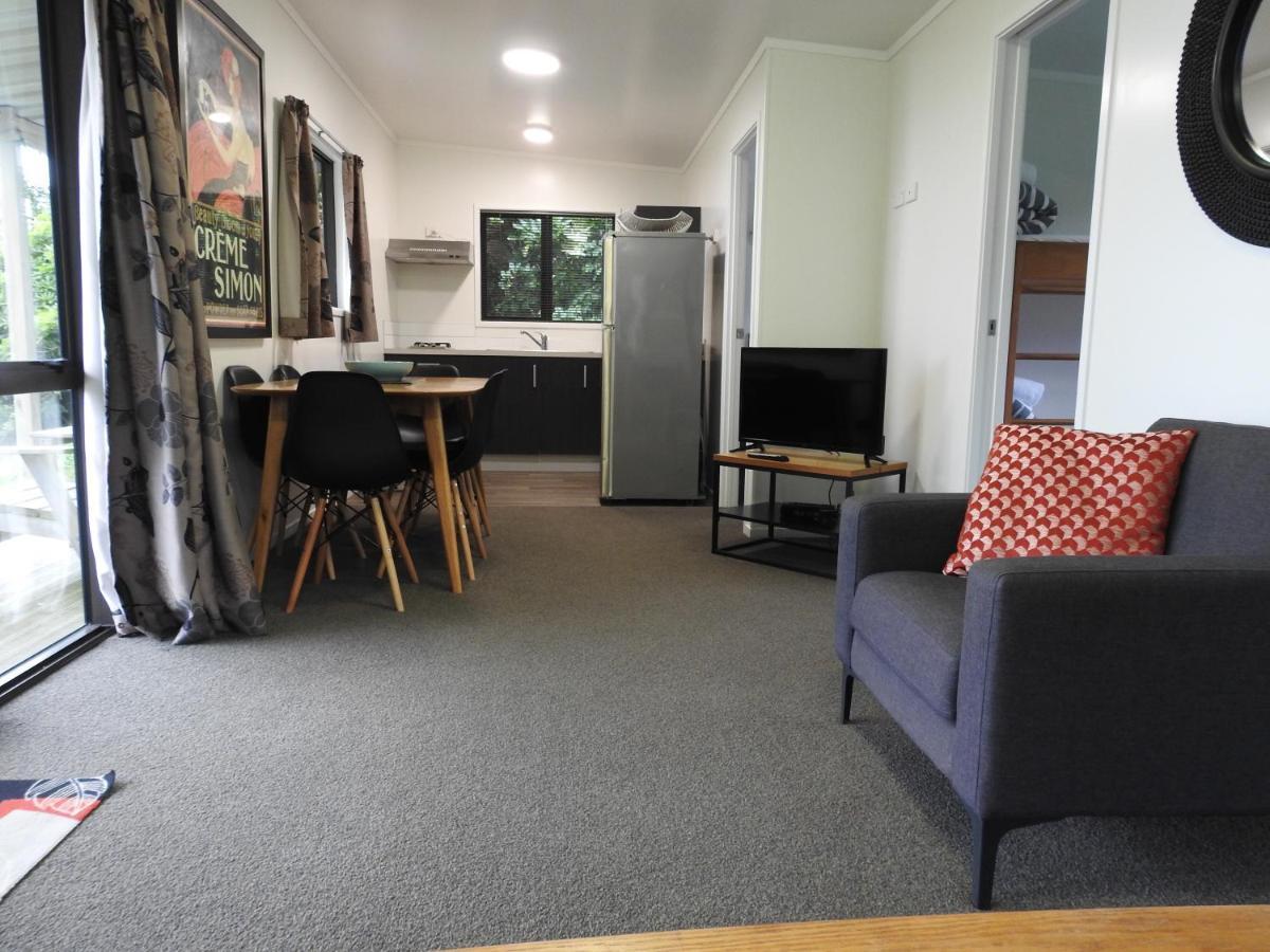 Oakura Beach Holiday Park Room photo